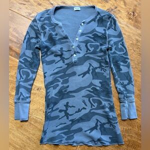 Splendid Gray Camo Thermal Henley Top Size S Waffle Knit Button Front
